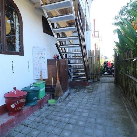 Kris Kos Hotel Canggu Екстериор снимка