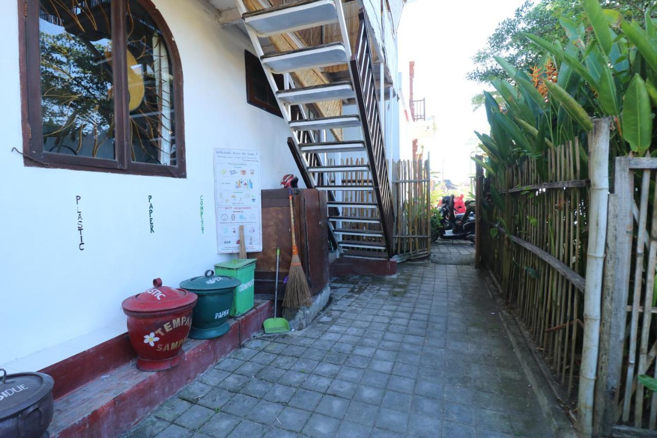 Kris Kos Hotel Canggu Екстериор снимка