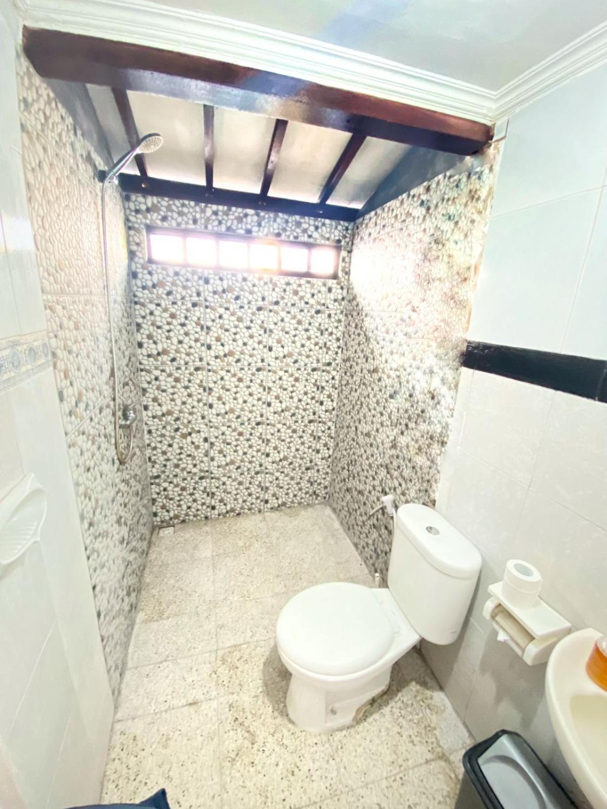 Kris Kos Hotel Canggu Екстериор снимка