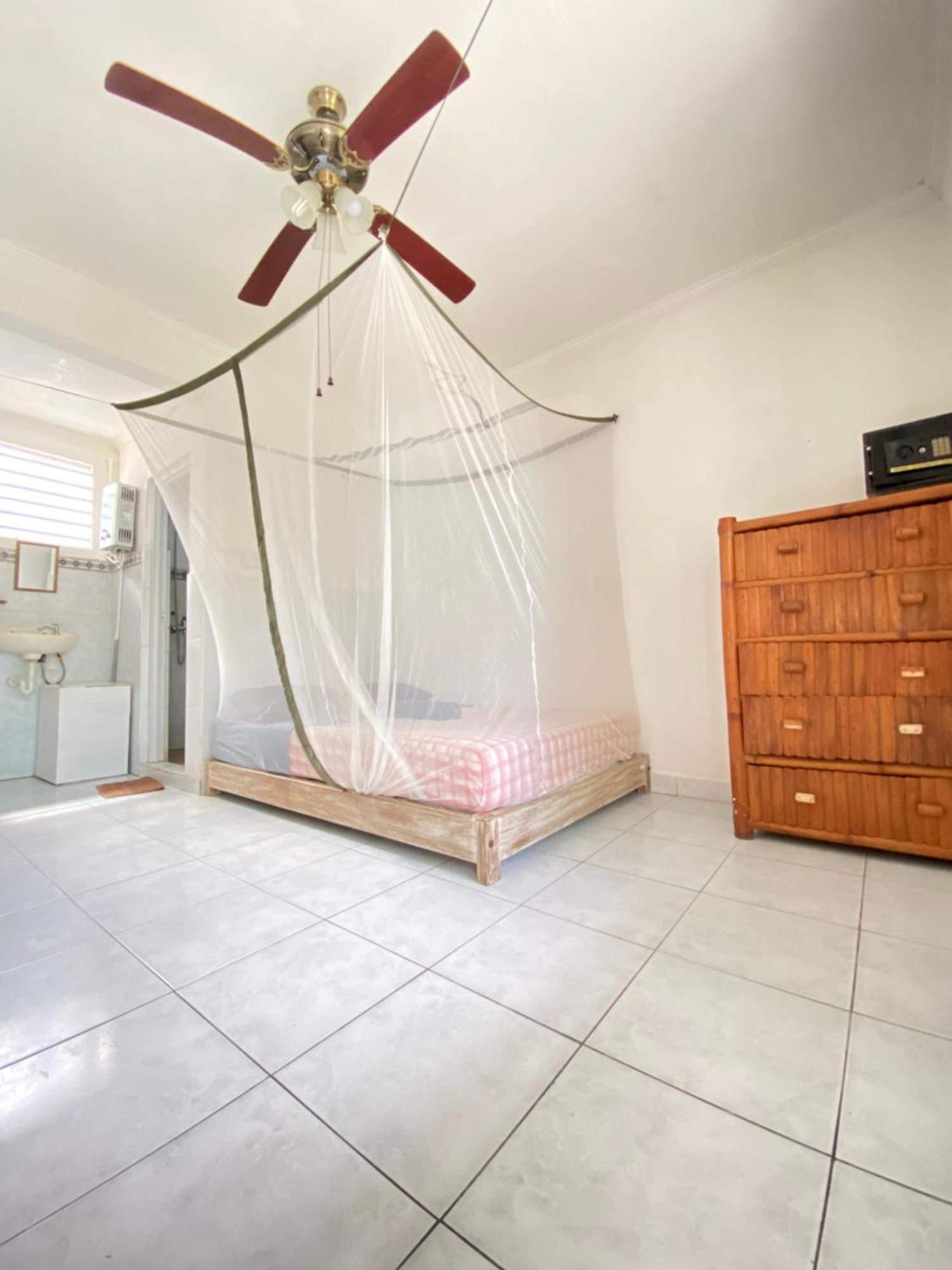 Kris Kos Hotel Canggu Екстериор снимка