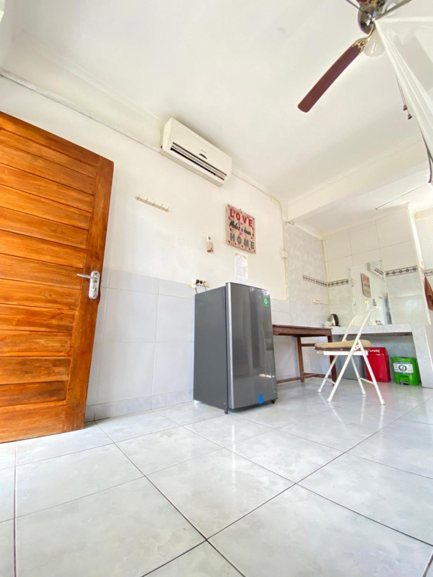 Kris Kos Hotel Canggu Екстериор снимка