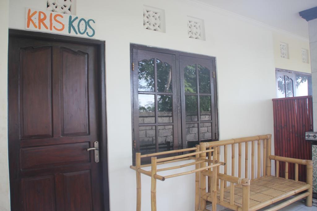 Kris Kos Hotel Canggu Стая снимка