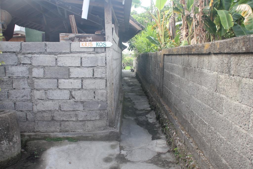 Kris Kos Hotel Canggu Стая снимка